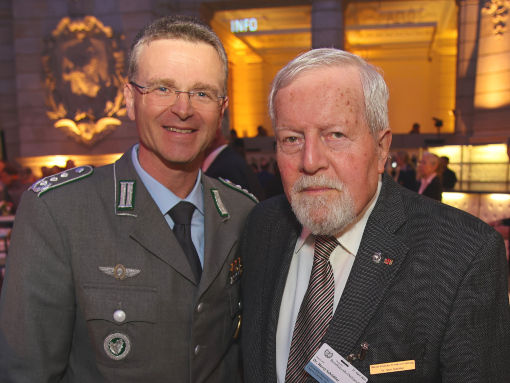 Meinungsaustausch mit dem Bundesvorsitzenden des Deutschen BundeswehrVerbandes (DBwV), Oberst André Wüstner, am Parlamentarischen Abend (27. April 2023 in Berlin).